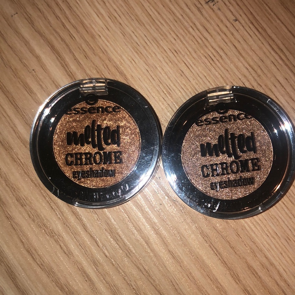 Essence melted chrome eyeshadow